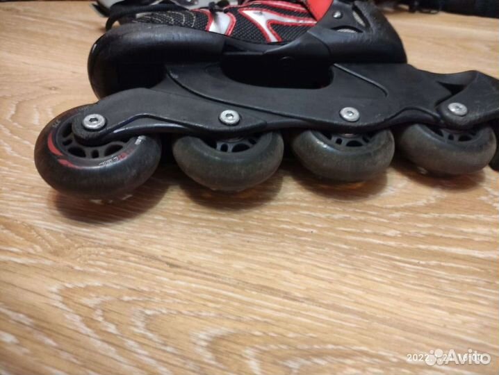 Роликовые коньки Reaction вместе со всей защитой