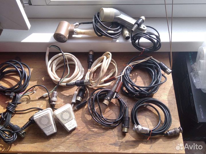 Блоки питания, пульты, провода, микрофоны