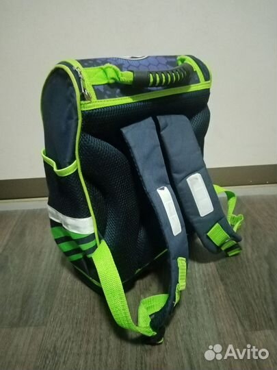 Рюкзак портфель для мальчика начальной школы