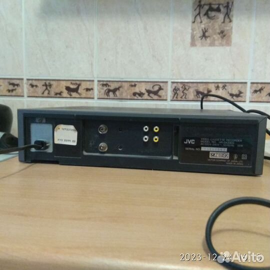 Видеомагнитофон jvc