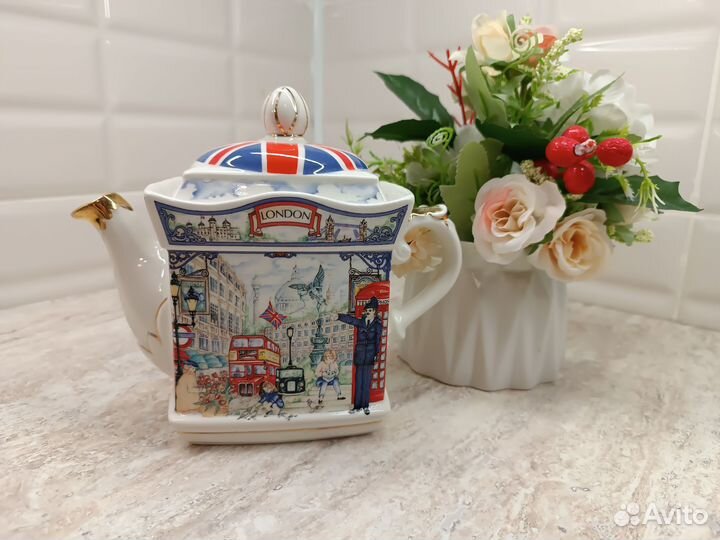 Коллекционный чайник London James Sadler 90 гг