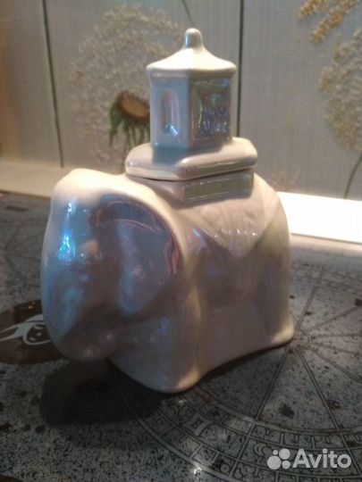 Слон, чайница