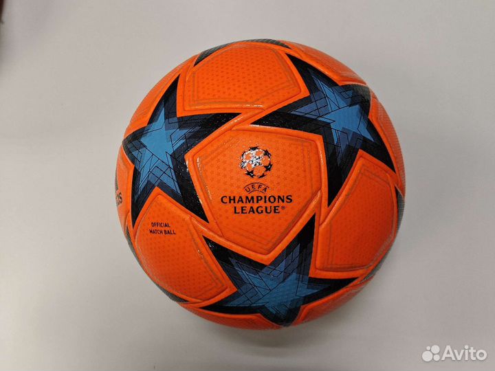 Футбольный мяч adidas зимние