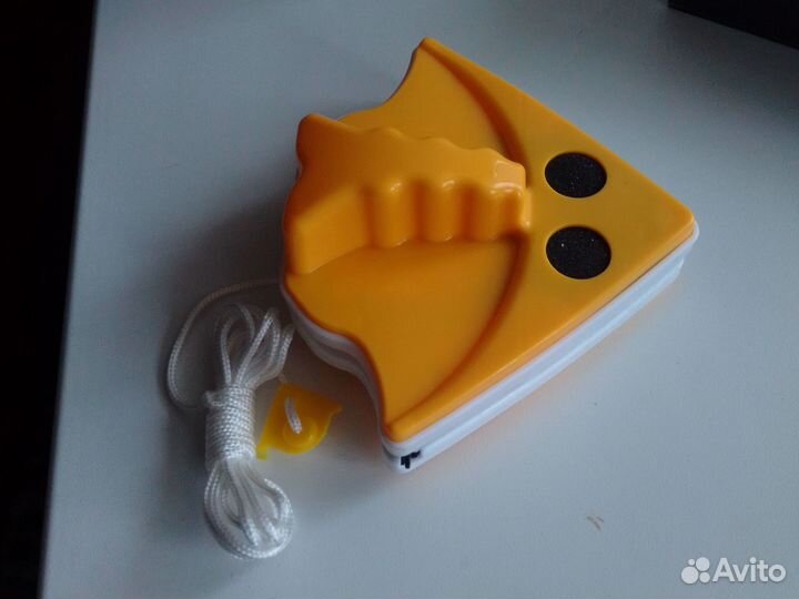 Магнитная щетка для мытья окон