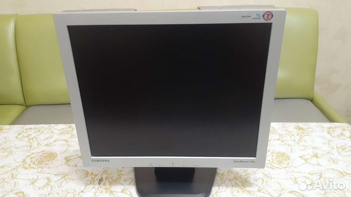 Монитор Samsung SyncMaster 710v