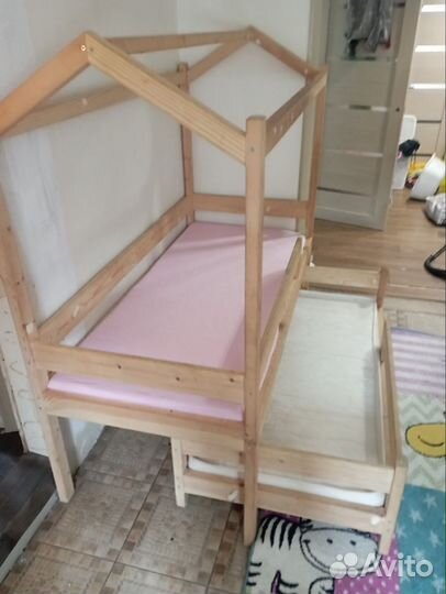Двухъярусная кровать