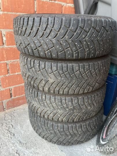 Michelin X-Ice North 4 205/60 R15