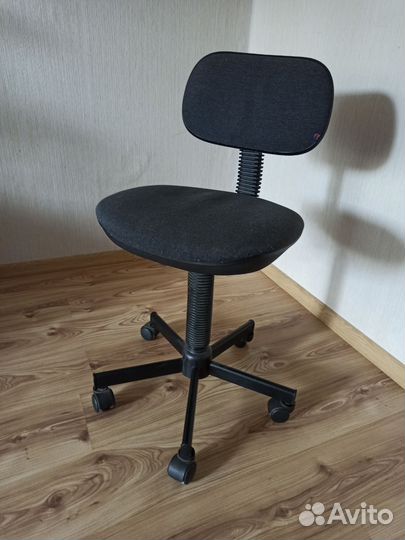 Офисное кресло