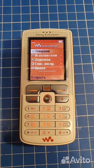 Телефон Sony Ericsson W700i
