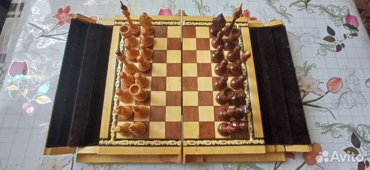 Шахматы сувенирные с янтарной крошкой