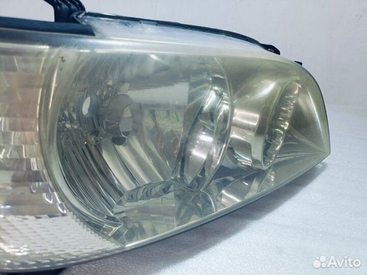 Фара галогеновая передняя правая Toyota Vista