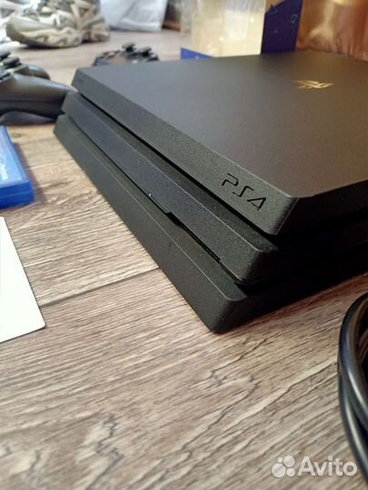 Sony PS4 PRO 1тб. Гарантия, два геймпада + игра