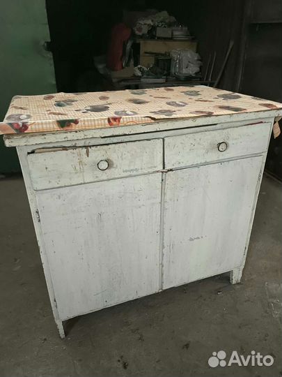 Кухонный стол. Есть два варианта