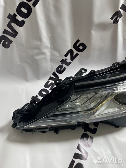Toyota Camry v70 18- Фара левая 3 полосы 15 пин