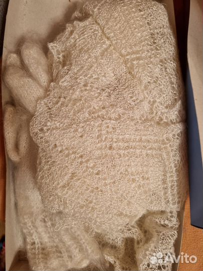 Оренбургский пуховый платок паутинка и перчатки