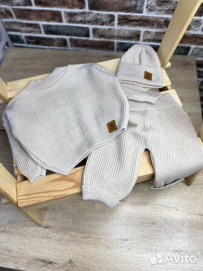 Вязаный комплект на выписку