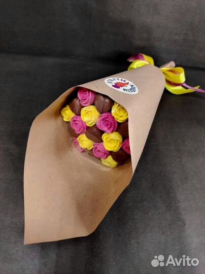 Шоколадные Розы и Сердца - 19 шт в Букете