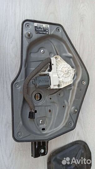 Стеклоподъёмник двери задней правой Skoda superb 2