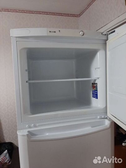 Холодильник Indesit