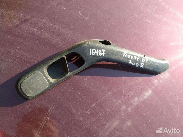 Ручка двери задняя правая Volkswagen Passat B4