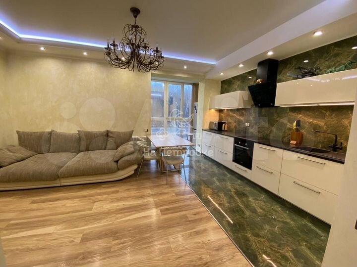 2-к. квартира, 82,5 м², 2/4 эт.