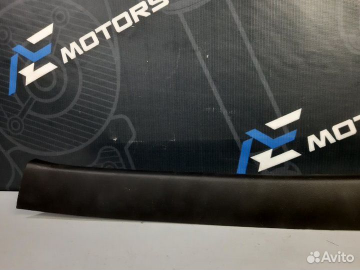 Обшивка крышки багажника правая Bmw X5 E53 M54B30