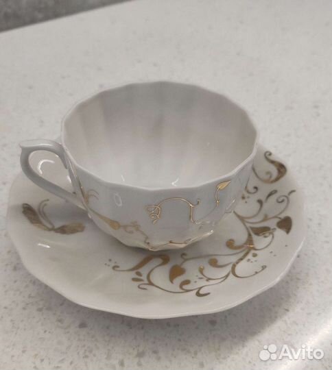 Чашки с блюдцами из фарфора