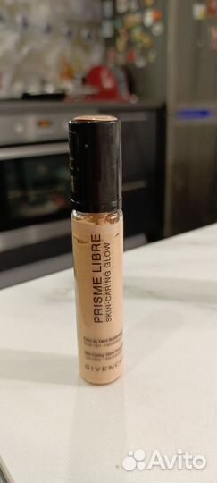 Givenchy prisme libre skin-caring glow 1-w105 бу