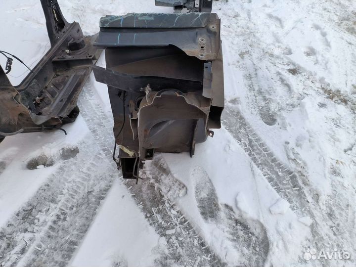 Рено duster Передняя левая стойка порог 2014