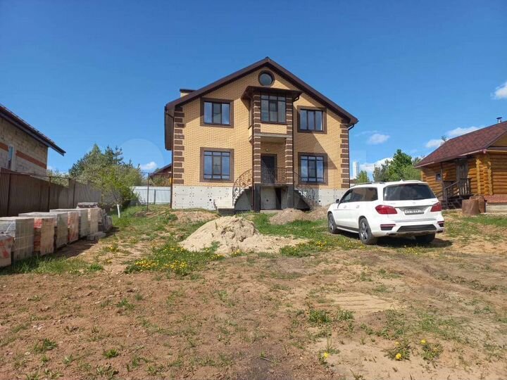 Коттедж 257 м² на участке 12 сот.