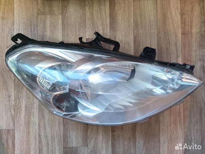 Правая фара Peugeot Partner Tepee