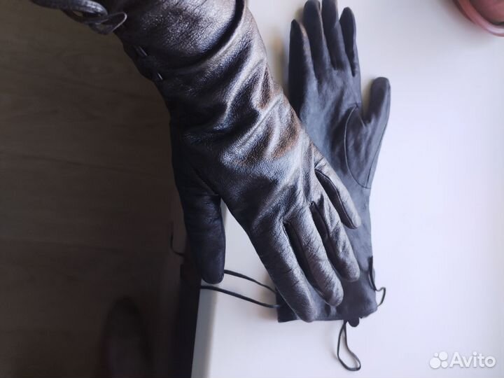 Перчатки на кожа