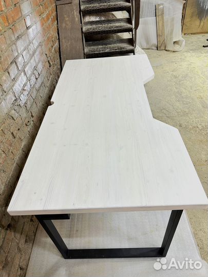 Компьютерный стол белый в стиле лофт