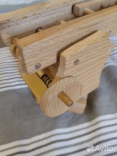 Деревянная игрушка пожарная машина