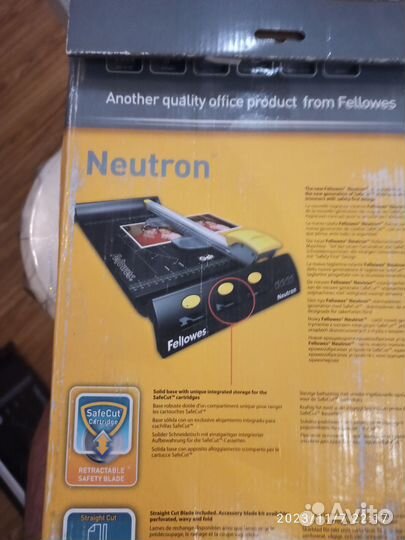 Резак для бумаг Резак дисковый Fellowes Neutron