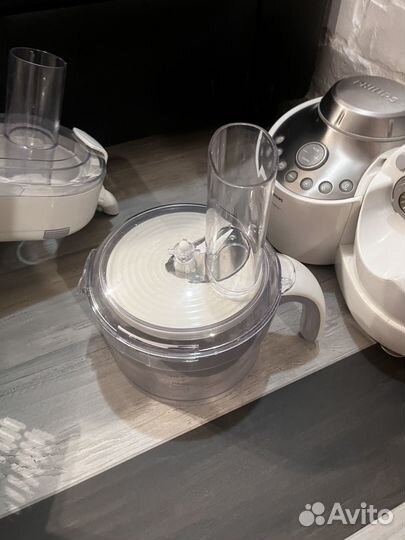 Кухонный комбайн Philips Essence HR7768