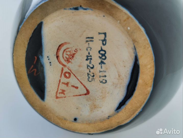 Фарфоровый кувшин