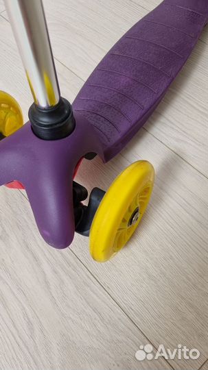 Самокат детский со светящимися колесами