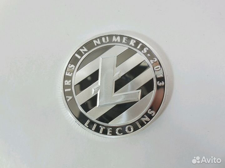 Биткойн, лайткоин в защитном боксе