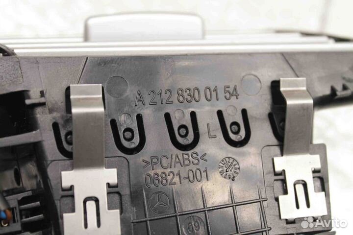 Дефлектор воздушный левый Mercedes W212 2009-2