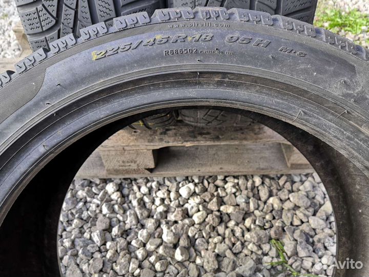 Pirelli Winter Sottozero 210 225/45 R18