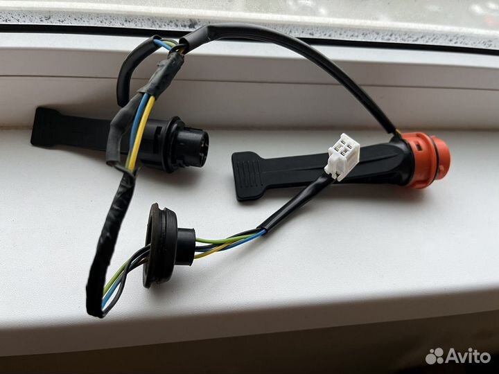 Крышка фары Лада Веста. Проводка