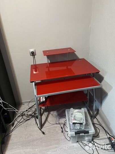 Комьютерный стол стеклянный