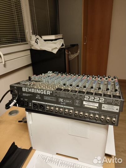 Behringer xenyx 2222FX малошумящий микшерный пульт