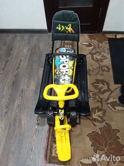 Детский снегокат с ручкой и колесами