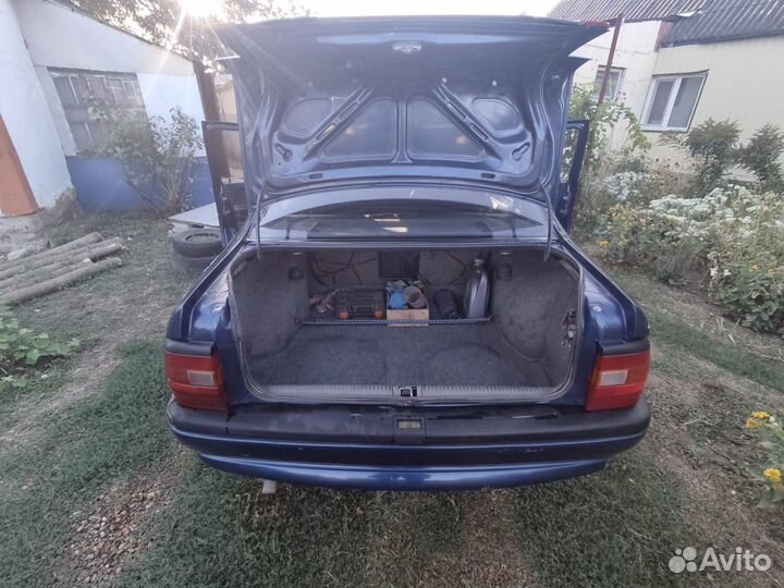 Opel Vectra 1.6 МТ, 1993, 350 000 км