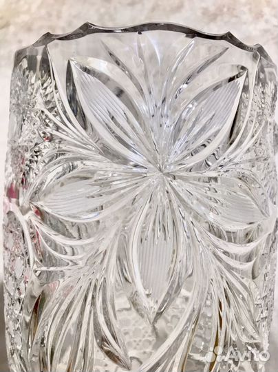 Большая хрустальная ваза для цветов