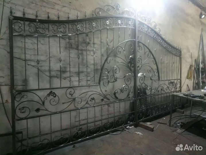 Ворота, калитки, ограждение, перила на лес