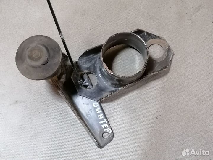 Кронштейн опоры двигателя VW Pointer 2005