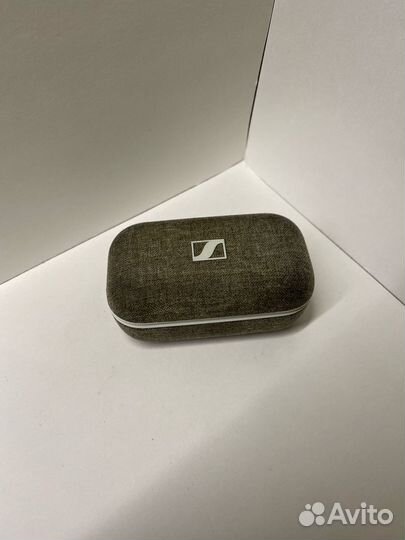 4.Наушники Sennheiser Momentum
